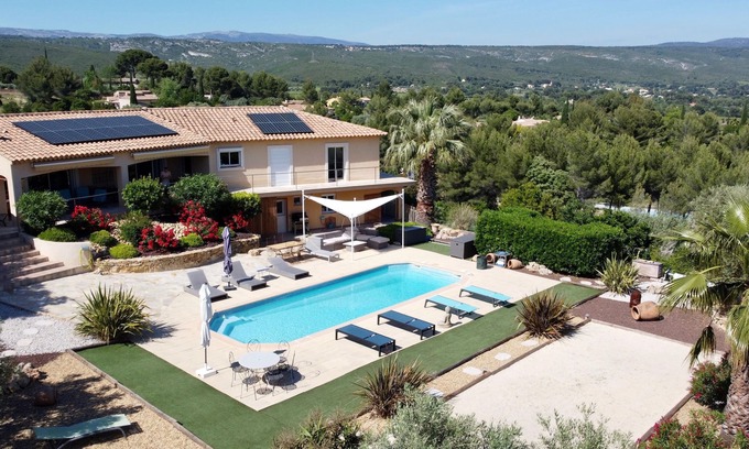 La Cadiere-d'Azur Villa | Villa con servicios de alta calidad, cerca del mar, piscina climatizada.