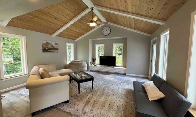 Childs Casa | Villa with hot tub on Ash Lane