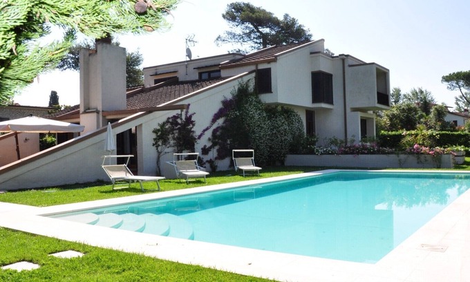 Forte dei Marmi Villa | VILLA con gran jardín, con una gran piscina de nueva construcción