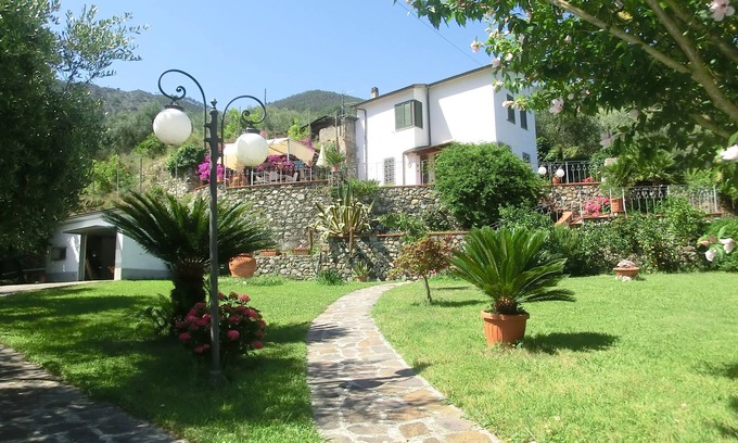 Cinque Terre Villa | Villa con jardín y espléndidas vistas al mar. Plaza de parking y wifi gratuita.