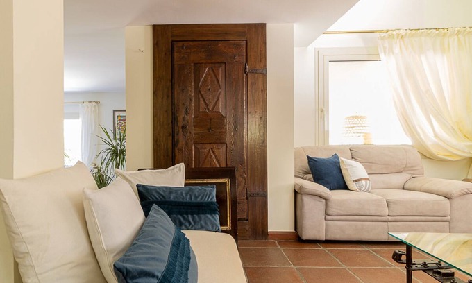 Capoterra Casa | Villa with large garden and swimming pool IUN code Q3652