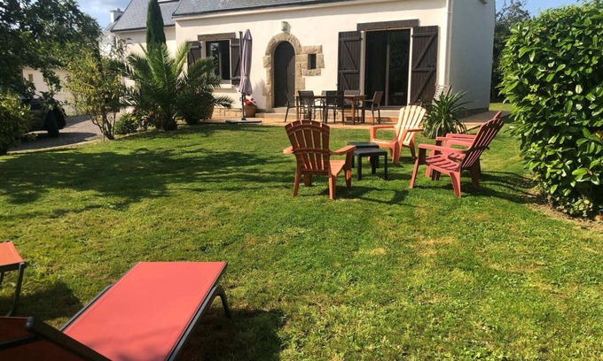 Fouesnant Villa | Villa with large enclosed garden 150m from the beach.