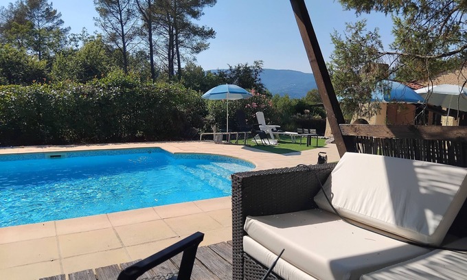 Tourrettes Villa | Villa familiar con gran piscina, amplios jardines e internet.