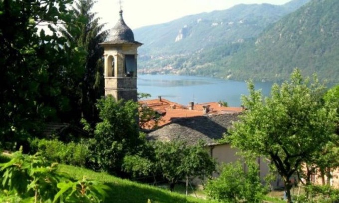 Pettenasco Casa | Villa with large private panoramic garden and superb view on lake Orta