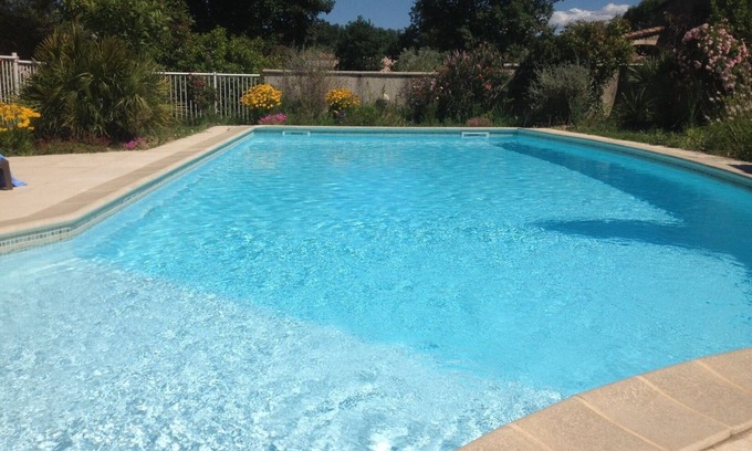 Deaux Villa | Villa con gran piscina privada y segura, tranquila, capacidad para 4 a 6