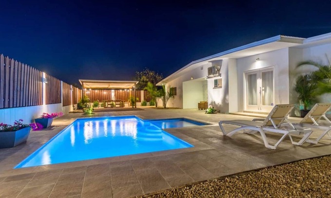 Tamarijn Villa | Villa with Modern Decor 3BR 2BA w/ Large Pool