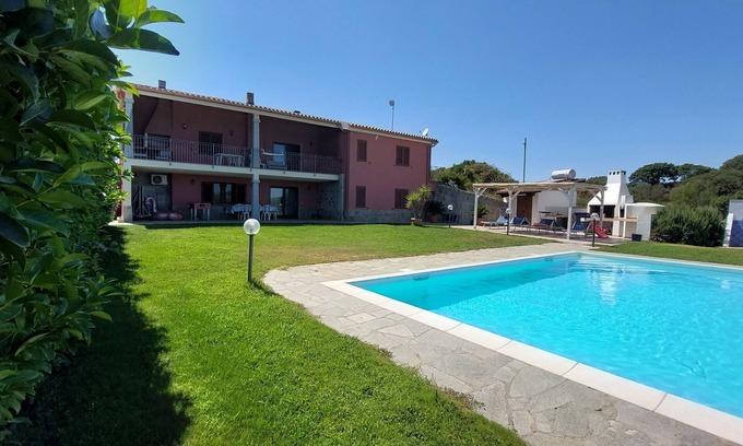 Aratena Villa | VILLA CON PISCINA A POCOS KM DEL MAR