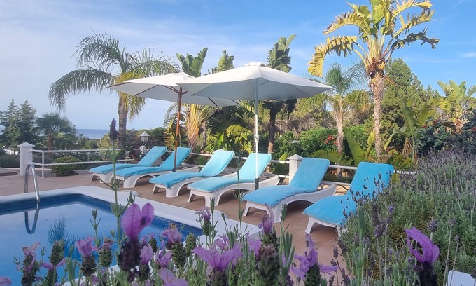Santa Eulalia del Río Villa | Encantadora Villa con piscina y vistas al mar a 200 m de la playa.