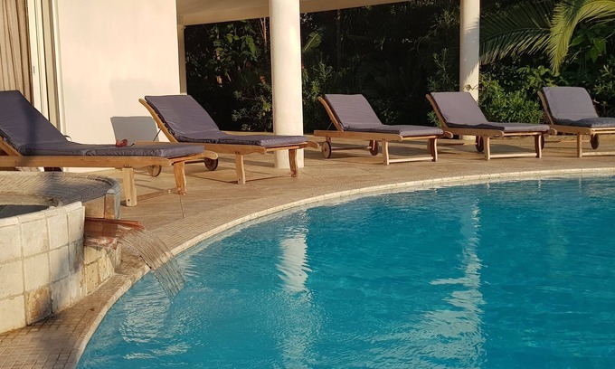 Pietrosella Casa | Villa con piscina y jacuzzi vistas al mar a 5 minutos de la playa.