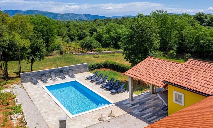 Zupanici Casa | Casa vacacional con piscina y jardin