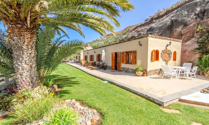 San Bartolome de Tirajana Otro | Chalet con piscina , jardines y árboles frutales