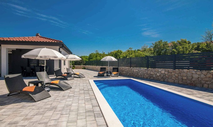 Garica Villa | Casa vacacional con piscina en una zona tranquila