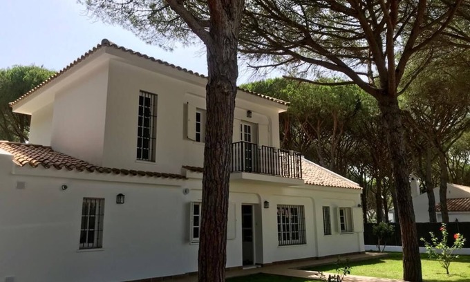 Cabo Roche Chalet De Esquí | Chalet con piscina en urbanización de lujo
