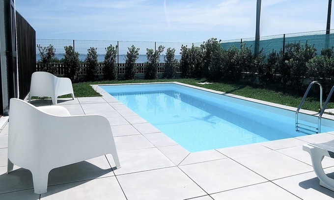Torreira Villa | Villa con piscina en la playa de Torreira, que se encuentra a lo largo del estuario.