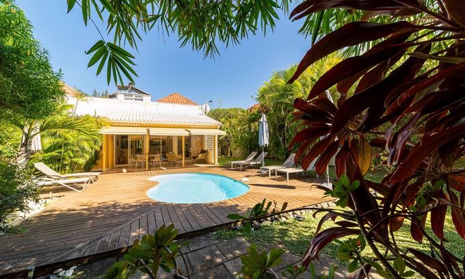 La Saline Les Bains Casa | Hermosa villa con piscina cerca de la laguna