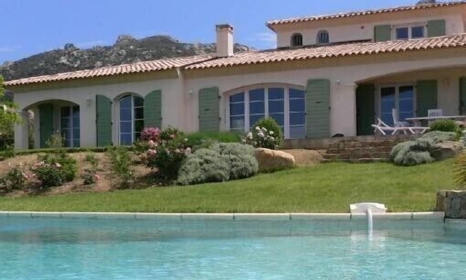 Lumio Villa | Villa con piscina, vistas al mar, para 8 personas, cuidadosamente decoradas