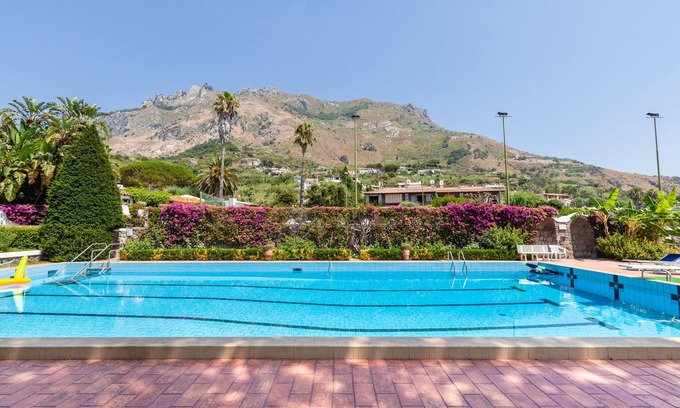 Forio Villa | Casa con piscina y jardín de más de 1000 metros cuadrados