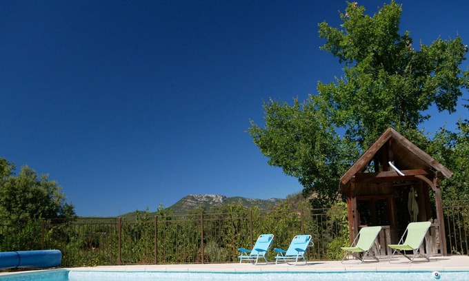 Correns Villa | Villa con terraza con piscina y jardín cercano. playas y Gorges du Verdon
