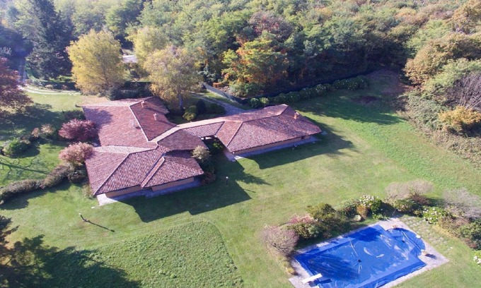 Vergiate Casa | Villa con piscina, gran parque y el bosque