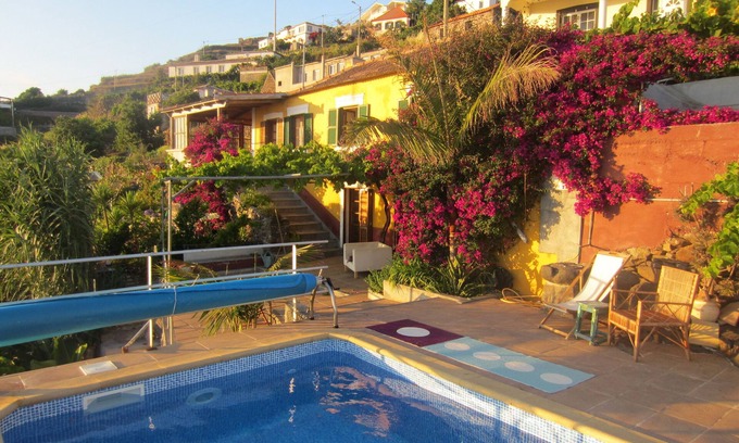 Paul do Mar Villa | Villa con piscina, amplio jardín y vistas al mar