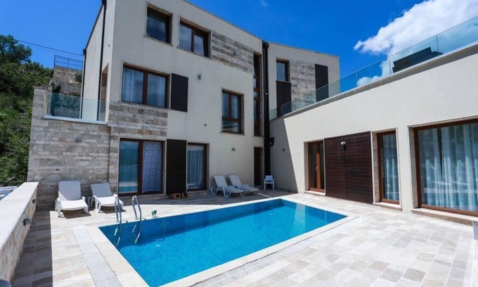 Radovici Casa | Villa with private beach first line