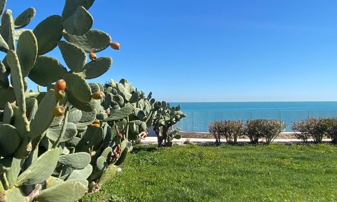 Trani Villa | Villa With Private Entrance to the sea