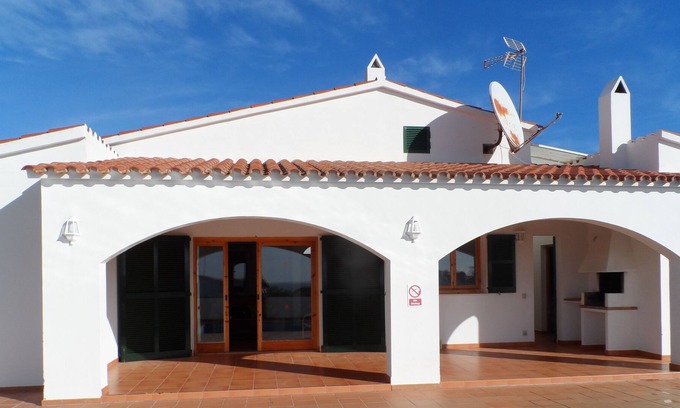 Es Canutells Villa | Villa con piscina privada, suite principal y vista al mar.