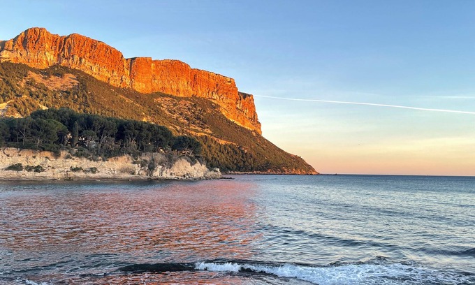 Cassis Villa | Villa with private garden and pool, parking, 5 min from beach and center