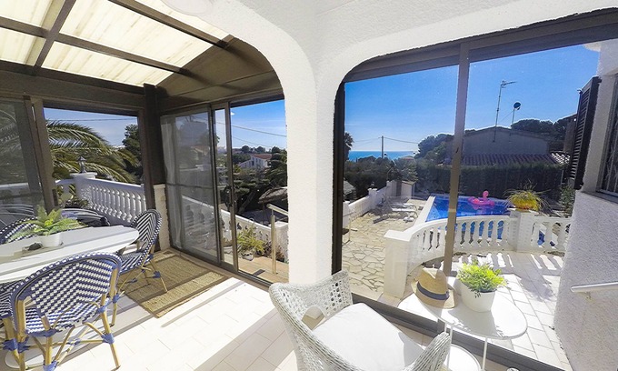 L'Ampolla Chalet De Esquí | Chalet con piscina privada y vistas al mar
