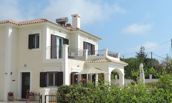 Lakithra Villa | Villa con piscina privada, vistas impresionantes de mar y montaña