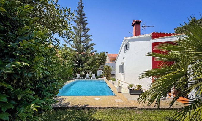 Corroios Villa | Villa con piscina privada y encantador jardín | playa 5 mins | Lisboa 20 mins
