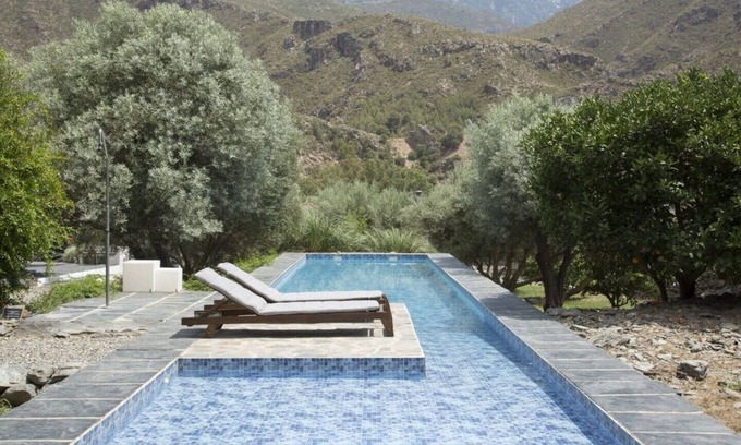 Orgiva Villa | Villa con piscina privada, rodeada de montañas, olivos, nogales y naranjos