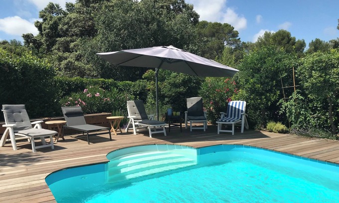 Castries Villa | Gran villa con piscina, gran jardín cerrado, playas de 25 minutos, 10 personas,