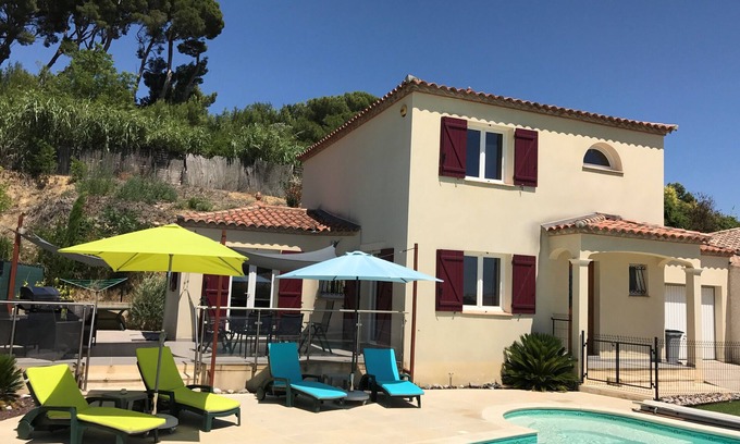 Margon Villa | Villa con piscina privada en el pueblo de Margon en el corazón de la región vinícola