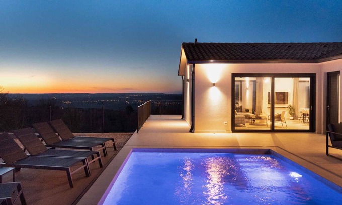 Bartici Casa | Casa vacacional con piscina privada, sauna y gimnasio