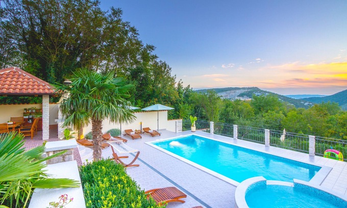 Vinodolska opcina Casa | Villa Verde en una casa con piscina privada en oasis verde, a 3 km del mar