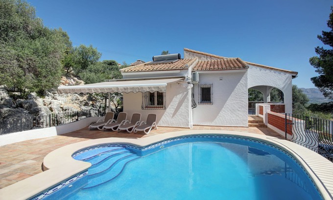 Orba Villa | Villa con piscina privada, terraza y porche con vistas al mar.