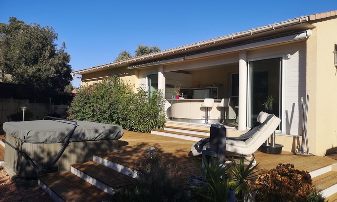 Ventiseri Casa | Villa with private staircase feet in the water Solenzara area