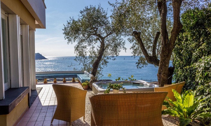 Cavi Casa | villa con vista al mar, jacuzzi, aire acondizionado, ascensor