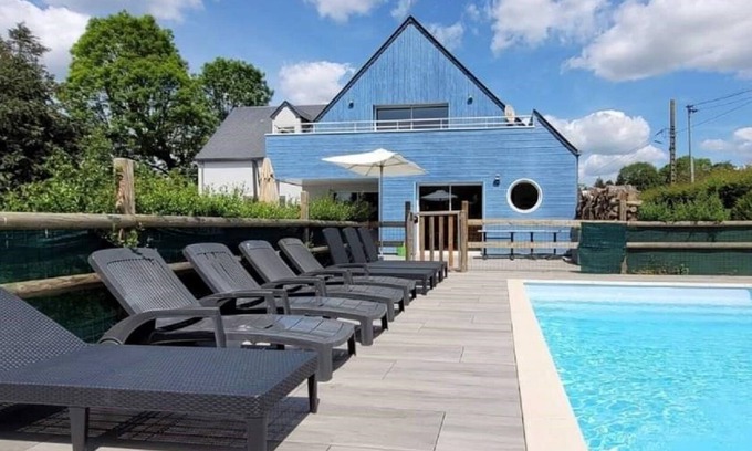 Marcey-les-Greves Villa | Villa with swimming pool, sauna, spa, billiards, baby, table tennis