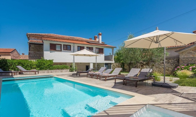 Rovinjsko Selo Cabaña | Villa con piscina para hasta 10 personas ubicada en Rovinjsko Selo
