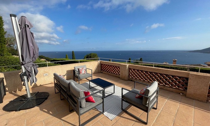 Theoule-Superieur Villa | Villa con piscina con vistas panorámicas al mar.