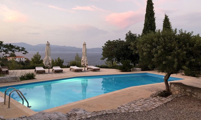 Theologos Villa | Villa con piscina y cancha de tenis / baloncesto.