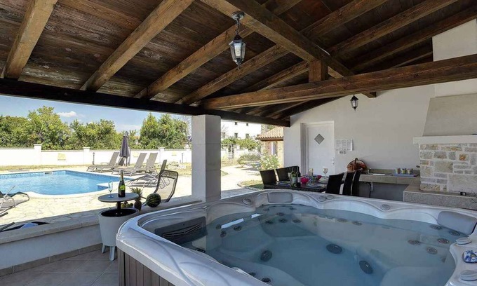 Filipana Villa | Casa vacacional con piscina y jacuzzi