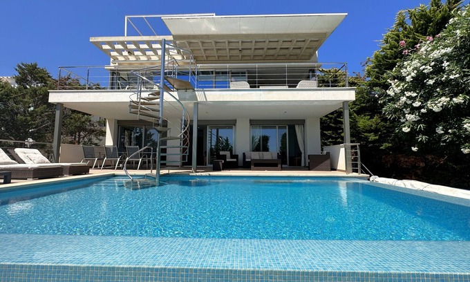 Fornells Villa | Villa con vistas y piscina privada en Fornells