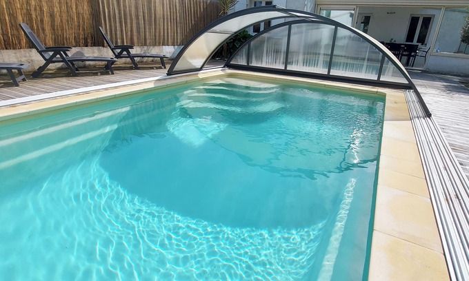 Le Chateau-d'Oleron Casa | Villa arbolada vista piscina privada, climatizada y cubierta en Château d'Oléron
