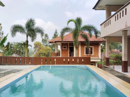 Cisarua Hotel | Villa Yustisia Curug 7 Cilember