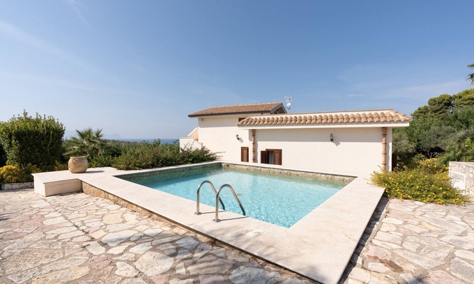 Partinico Villa | Villa 'Zagara' con piscina, jardín, terraza y Wi-Fi