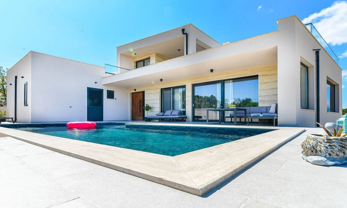 Vinjerac Villa | Villa Zariva with pool and panoramic mountain and