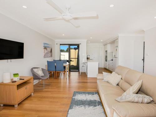 Culburra Beach Casa | Villa Zelma I Pet Friendly I 4 Min Walk to Beach